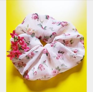HANDMADE PINK FLOWER SCRUNCHIE
